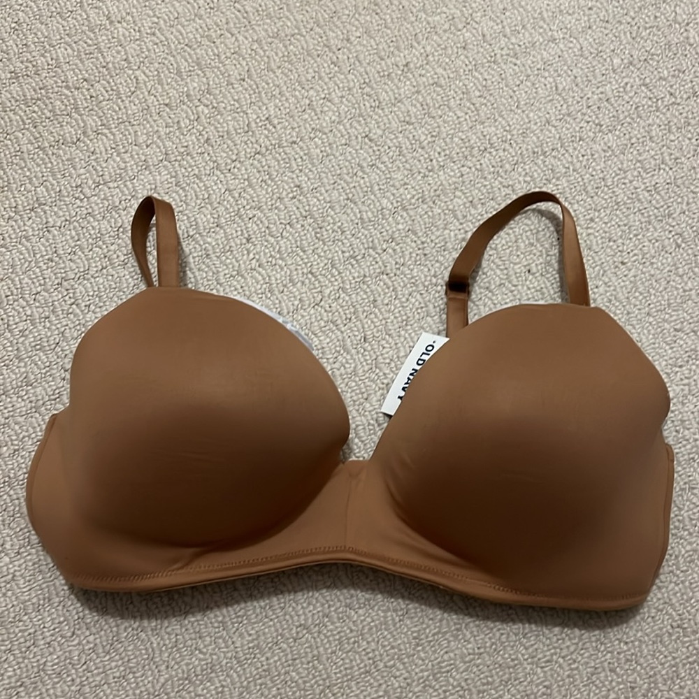 NWT - Full coverage molded wireless bra.  Size 40C.  Colour cocoa mocha.